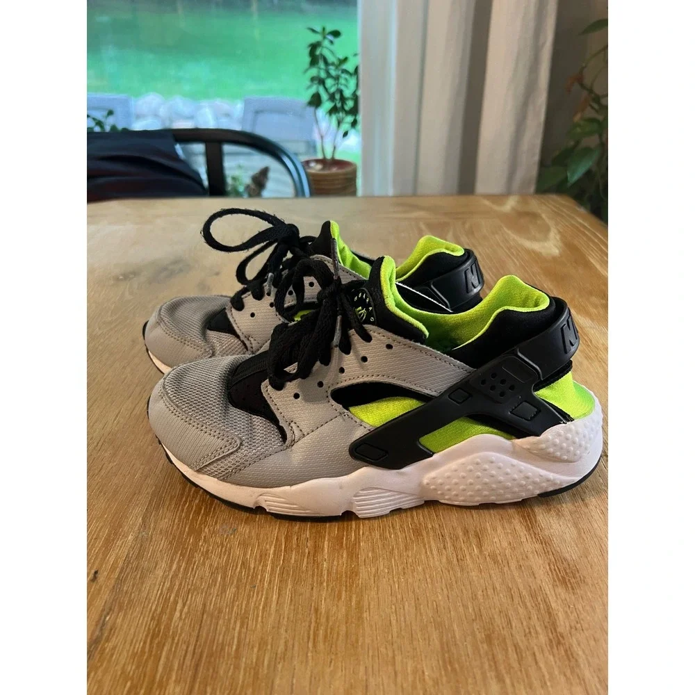 Nike Huarache Run SE Kids Sneakers Gray‎ Black Neon Green Shoes Size 5.5Y